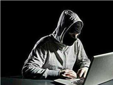 【⚠️黑客破解家庭摄像头上传⚠️】黑客破解家庭摄像头后不仅实时观看还将私密视频上传至网络云端公开网站，严重侵犯隐私上传行为将面临法律追责。